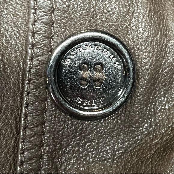 Burberry trench coat. - Picture 11 of 16